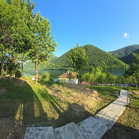 Luksuzni šator Kamp Glamp Plivska Oaza