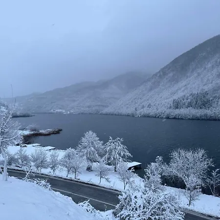 Kamp Glamp Plivska Oaza Lyxtält *